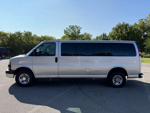 Used 2015 GMC Savana 3500 LT w/ LT Preferred Equipment Group image 6