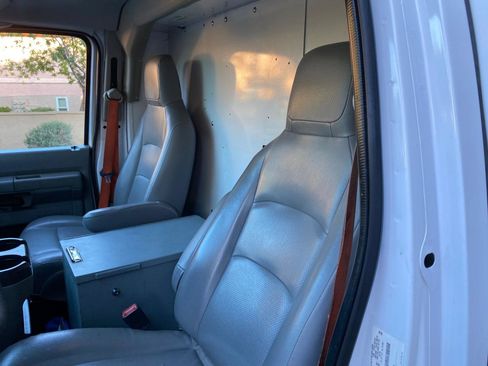 Used 2016 Ford E-350 and Econoline 350 Super Duty image 33
