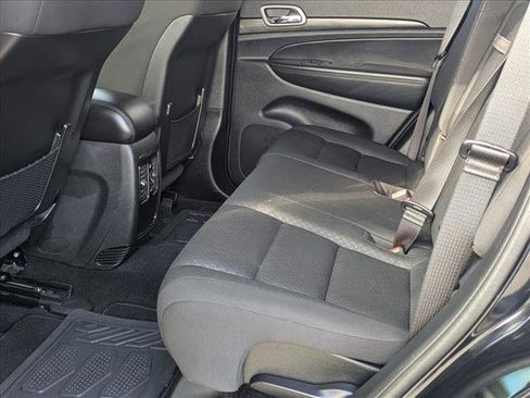 Used 2021 Jeep Grand Cherokee Laredo image 16