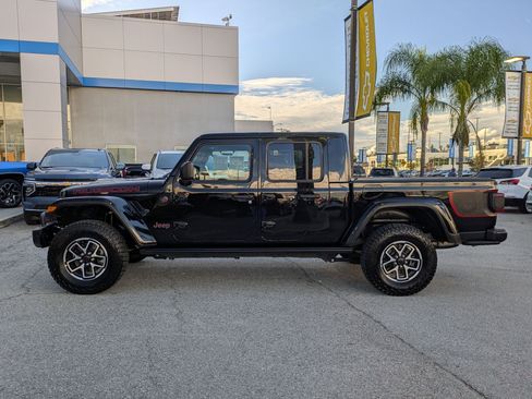 Used 2024 Jeep Gladiator Rubicon w/ Technology Group image 8
