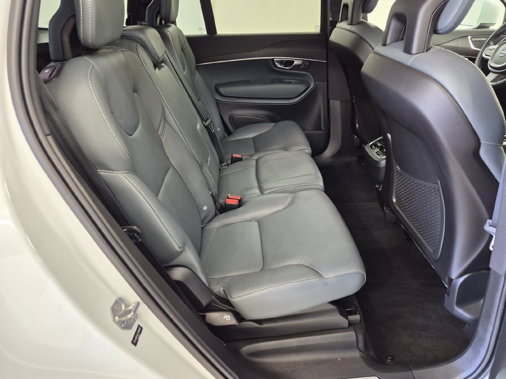 Used 2020 Volvo XC90 T6 Momentum w/ Protection Package AWD/4WD image 36
