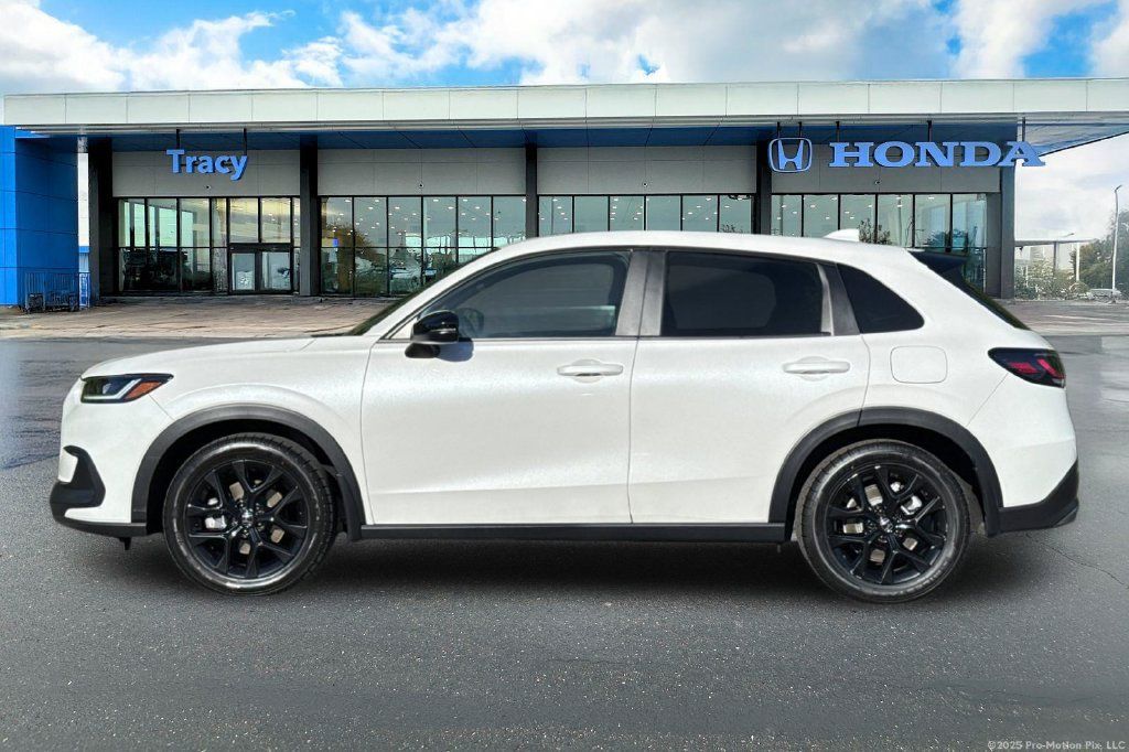 Used 2025 Honda HR-V Sport image 12