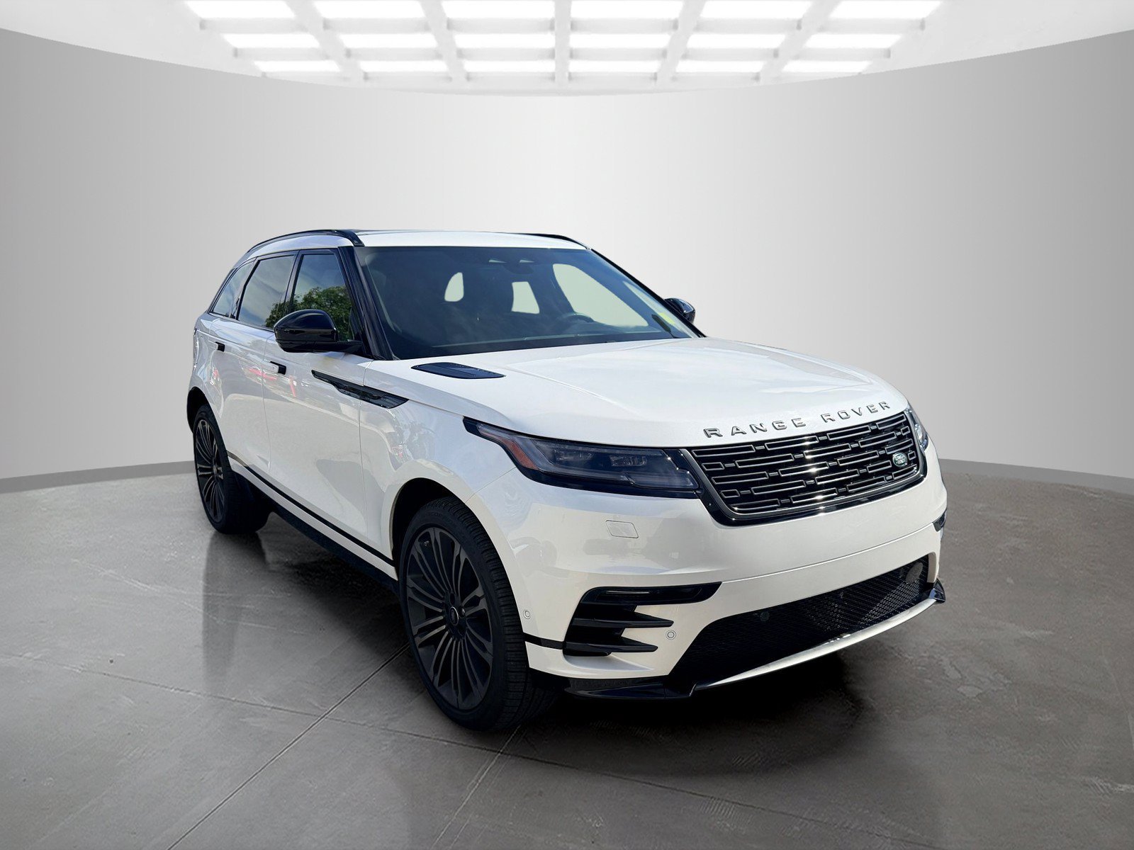 Used 2026 Land Rover Range Rover Velar Dynamic SE AWD/4WD image 3