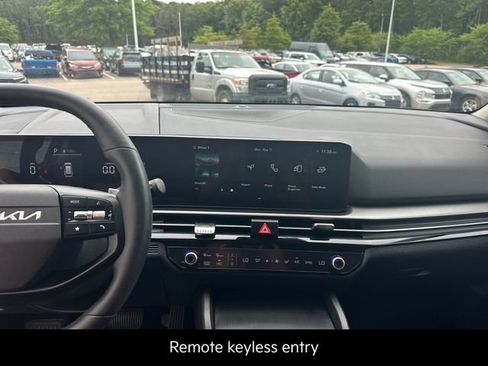 Certified 2026 Kia Sportage LX FWD image 11