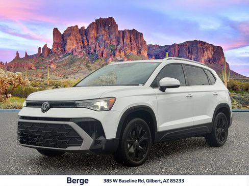 Used 2025 Volkswagen Taos SE FWD image 1