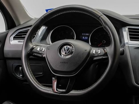 Used 2021 Volkswagen Tiguan SEL FWD image 19