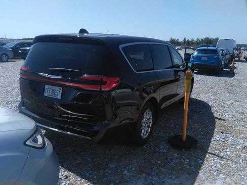 Certified 2024 Chrysler Pacifica Touring-L FWD image 4
