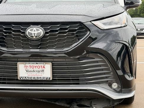 Used 2023 Toyota Highlander XSE FWD image 9