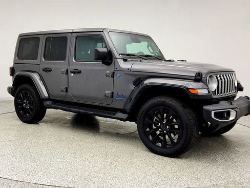 Used 2025 Jeep Wrangler Unlimited Sahara image 3