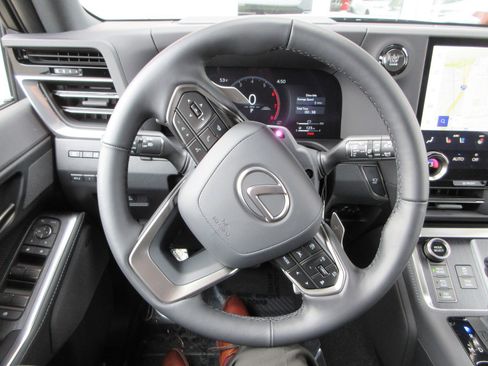 Used 2026 Lexus GX 550 image 38