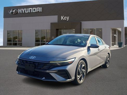 Certified 2025 Hyundai Elantra Limited FWD image 7