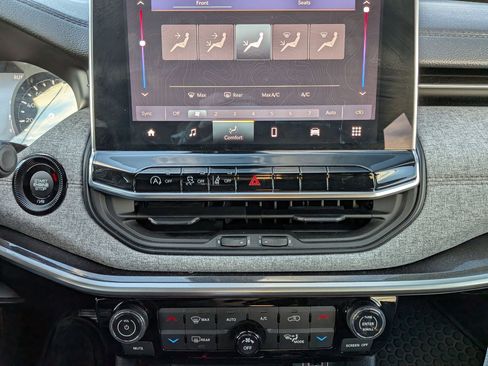 Used 2022 Jeep Compass Latitude w/ Sun and Sound Group image 26