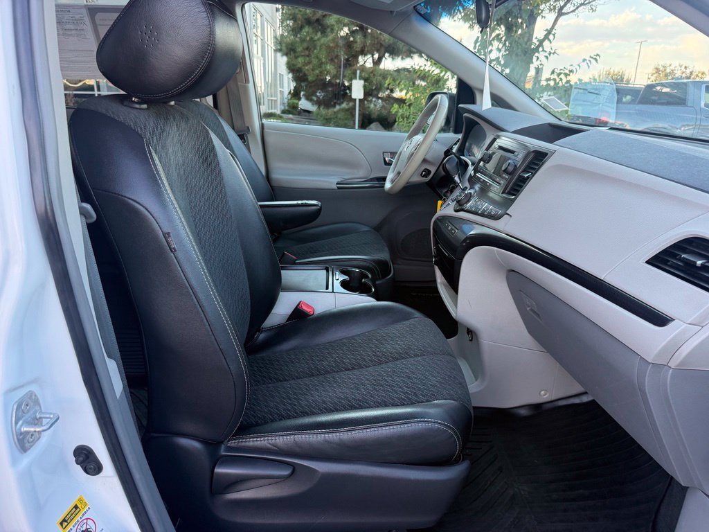 Used 2011 Toyota Sienna SE w/ Preferred Pkg FWD image 44