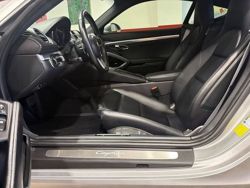 Used 2024 Porsche 718 Cayman RWD image 57