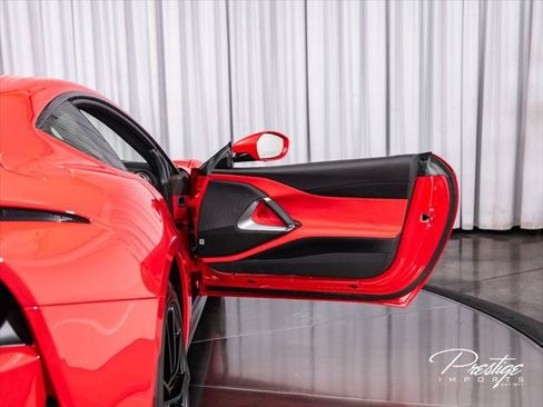 Used 2020 Ferrari 812 Superfast RWD image 31