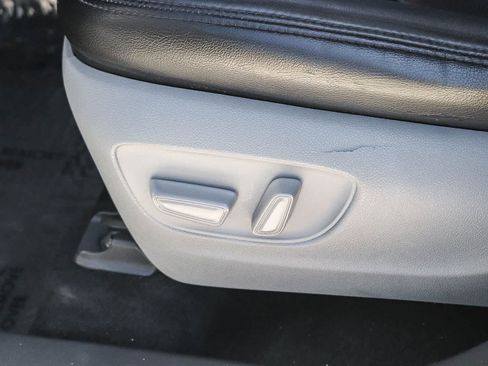 Used 2021 Toyota Highlander L FWD image 19