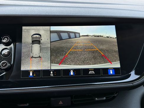 Used 2023 Buick Envision Avenir image 34