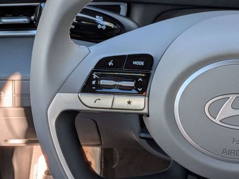 Used 2025 Hyundai Elantra Sport image 19