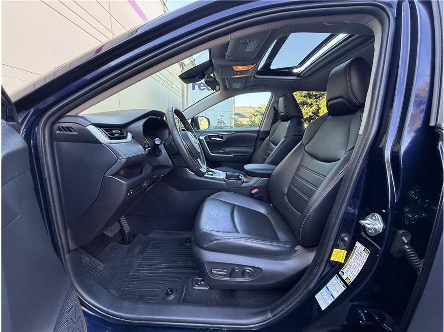 Used 2021 Toyota RAV4 XLE Premium w/ Carpet Mat Package (TMS) AWD/4WD image 7