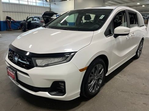 Used 2025 Honda Odyssey Touring image 7