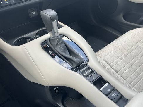 Used 2025 Honda HR-V LX image 24