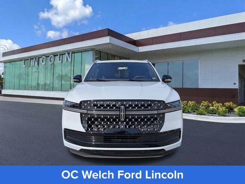 Certified 2025 Lincoln Navigator L Black Label AWD/4WD image 10