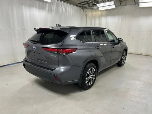Used 2023 Toyota Highlander XLE AWD/4WD image 4