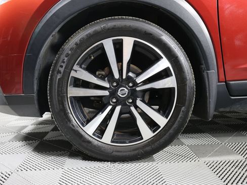 Used 2019 Nissan Kicks SR w/ SR Premium Package FWD image 9
