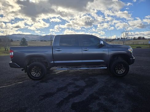 Used 2018 Toyota Tundra 4x4 CrewMax image 4