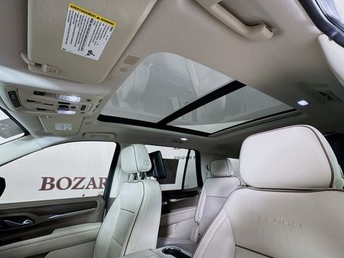 Used 2022 GMC Yukon Denali w/ Denali Premium Package image 27