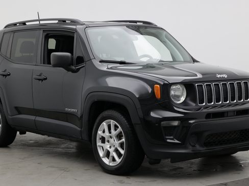 Used 2019 Jeep Renegade Sport w/ Sport Appearance Group FWD image 3
