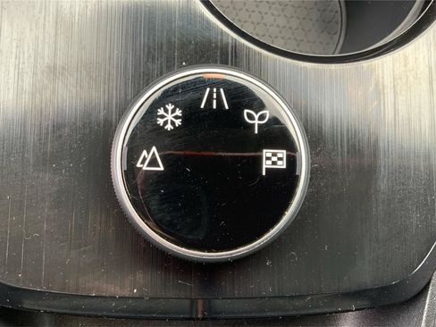 Used 2025 Nissan Rogue SV AWD/4WD image 37