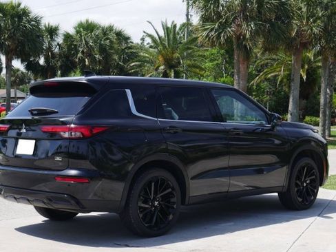 Used 2024 Mitsubishi Outlander SE Black Edition image 2