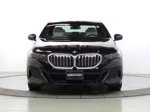 Used 2025 BMW 550e xDrive w/ Executive Package image 2