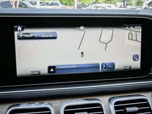 Used 2025 Mercedes-Benz GLS 450 4MATIC image 24