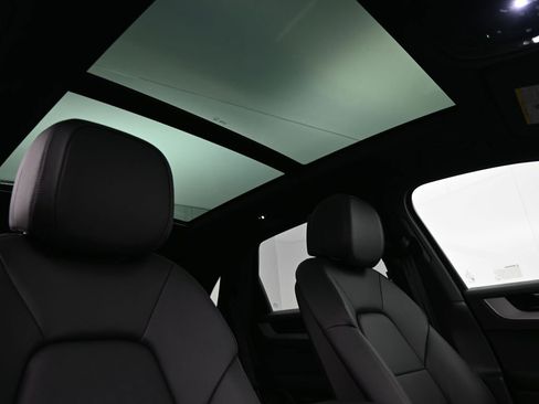 New 2026 Porsche Cayenne image 17