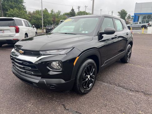 Used 2023 Chevrolet TrailBlazer LS FWD image 3