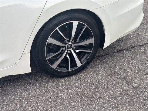Used 2023 Nissan Maxima SL image 11
