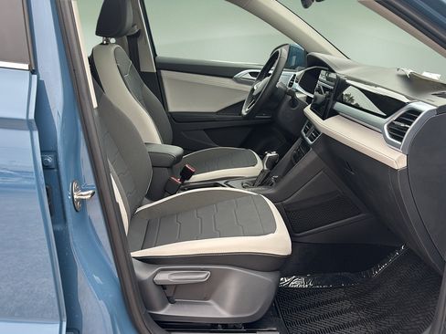 New 2026 Volkswagen Taos SE FWD image 11