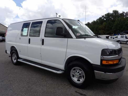 Used 2025 Chevrolet Express 2500 w/ Driver Convenience Package RWD image 10