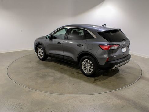 Used 2022 Ford Escape SE image 3