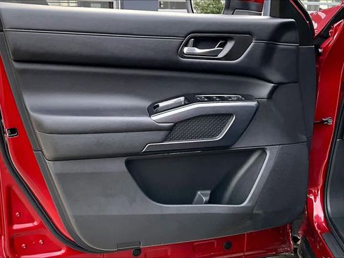 Used 2023 Nissan Pathfinder SL w/ Black Appearance Package image 19