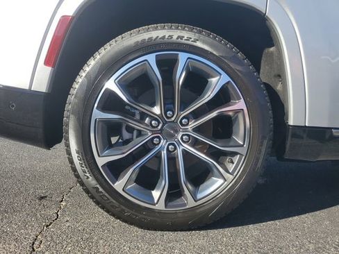 Used 2024 Jeep Grand Wagoneer Series III w/ HD Trailer Tow Package image 7