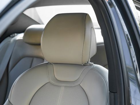 Used 2023 Genesis G70 2.0T image 33