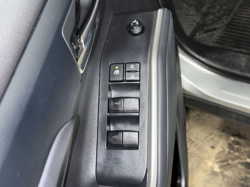 Used 2022 Toyota Highlander XLE AWD/4WD image 23