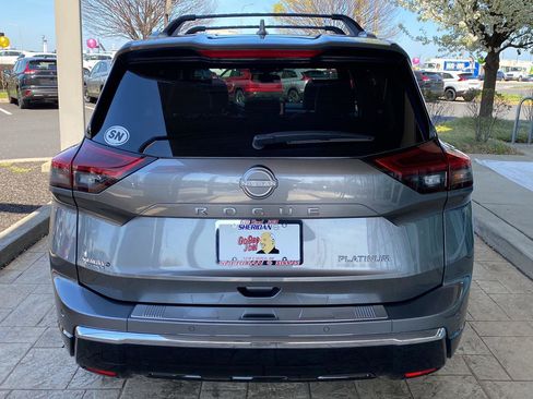 Used 2025 Nissan Rogue Platinum w/ Platinum Premium Package image 6