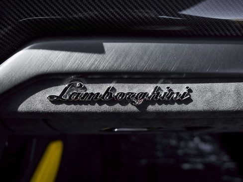 Used 2021 Lamborghini Urus image 40