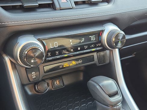 Used 2025 Toyota RAV4 XLE image 25