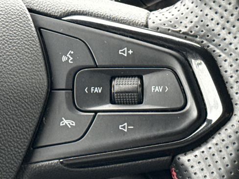 Used 2024 Chevrolet Trax RS w/ Driver Confidence Package FWD image 20