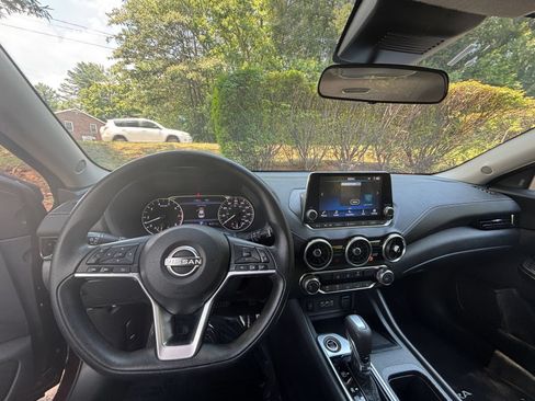 Used 2025 Nissan Sentra SV FWD image 28